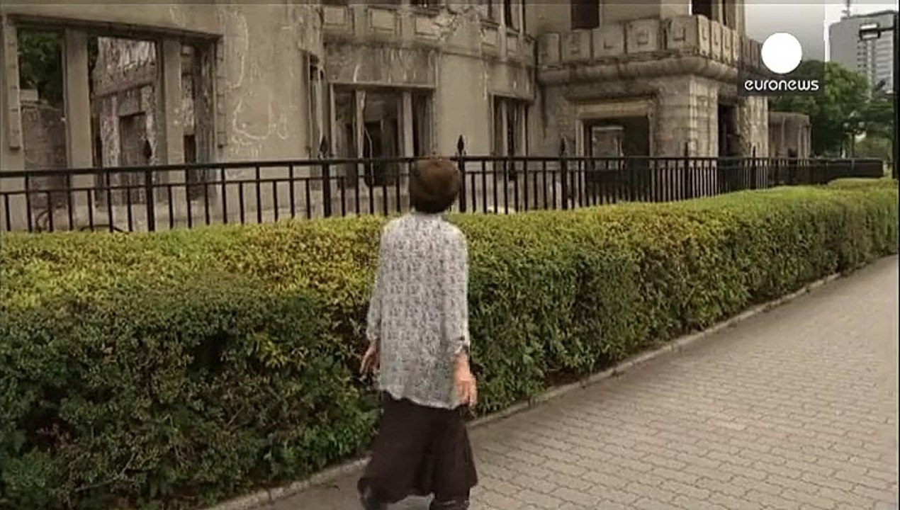 Japonya atom bombası kurbanlarını anıyor