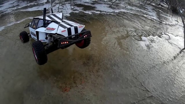 RC car get stuck in a frozen lake and saved by rc tow truck!