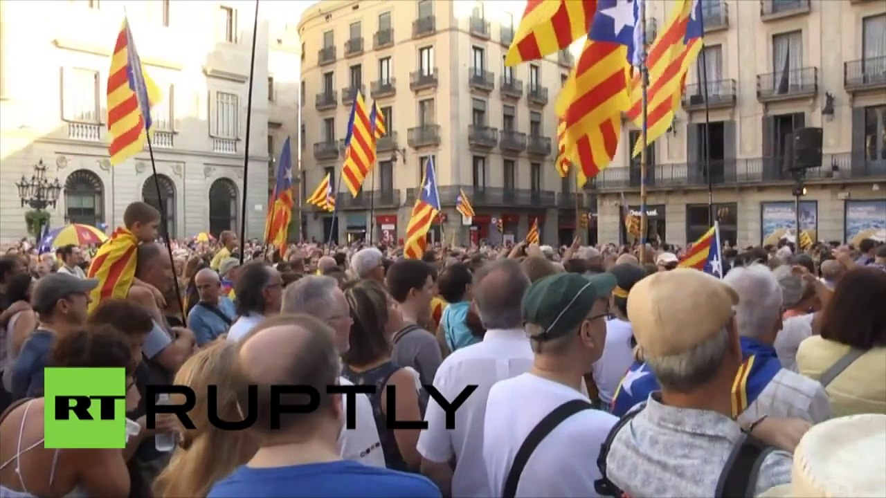 Les Catalans tiennent un énorme rassemblement en soutien à l'indépendance et aux élections anticipées