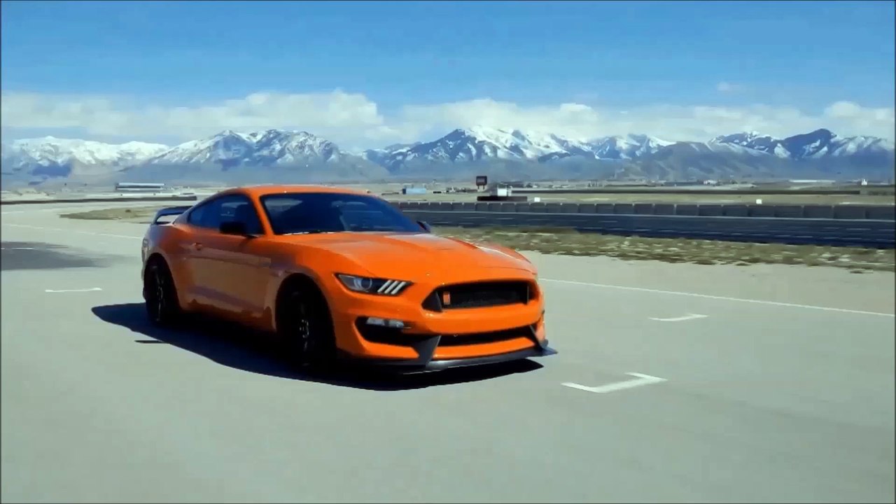 DRIVING €145,200 2016 Audi S8 Plus Quattro on 21 AT8 4.0 TFSI V8 Twin Turbo 605 hp 700 Nm 189 mph 0-62 mph 3,8 s @ 60 FP