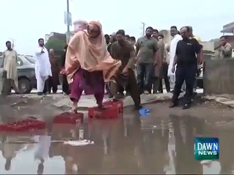 ن لیووٹرز کل گوجرانوالہ میں ن لیگگی This Is How PMLN Voters Struggled To Vote For PMLN in Gujranwala