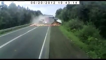 Un accident de camion impressionnant
