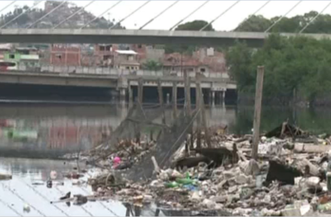 A un an des JO, l’inquiétude autour de la salubrité de l'eau à Rio à travers nos télés, en 42 secondes