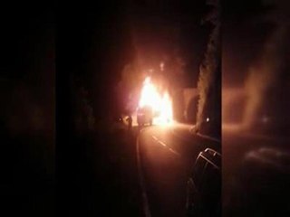 Turist taşıyan otobüs alev topuna döndü