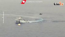 700 dikhuatiri lemas, bot pendatang karam di Itali