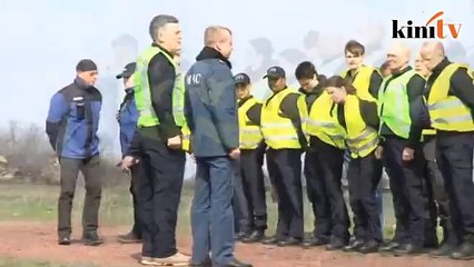 Usaha cari cebisan mayat, serpihan MH17 diperbaharui