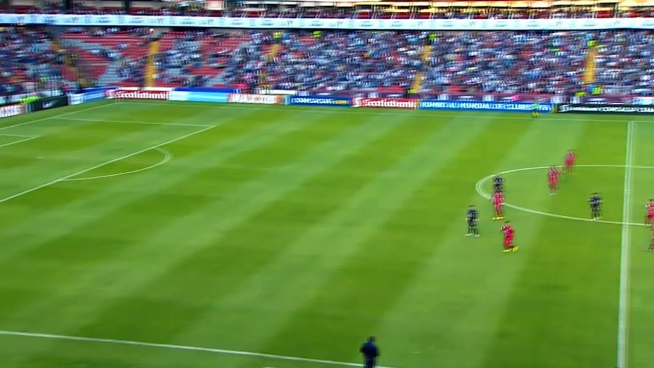 Ruiz humiliates opponents with slick nutmeg