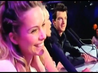 Cécile de Ménibus et Clara Morgane Hot Kiss