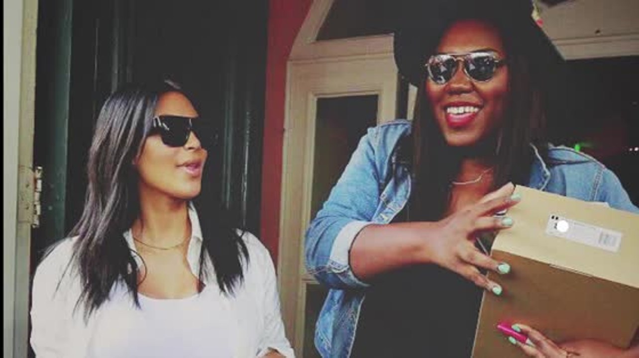 Kim Kardashian besucht einen Fan