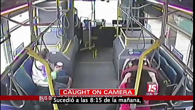 Un chofer detuvo su autobus para salvar a un niño