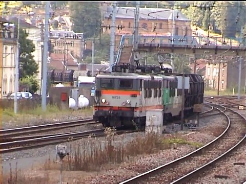 SNCF, 06/08/2002, en gare de Longuyon et Longwy, passage de trains marchandises et voyageurs (DV)
