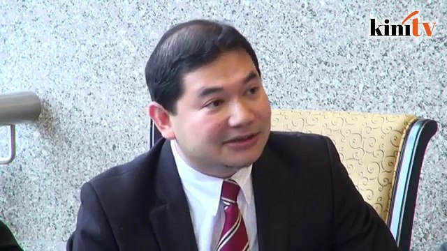Rafizi: Jelaskan 6 BMW tanpa nombor tapi ada jata negara?