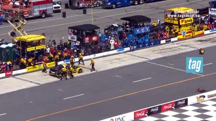 PIloto de Nascar atropella a su equipo por accidente.