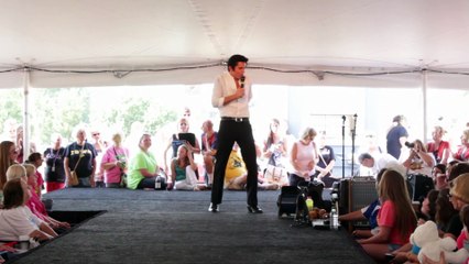 Dean Z sings 'Please Don't Stop Loving Me' Elvis Week 2014