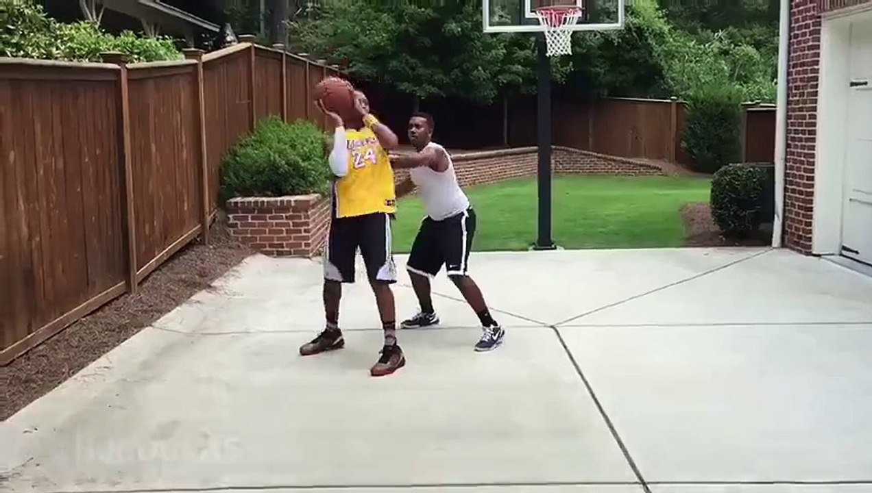 L'imitateur des stars NBA s'attaque à.... Kobe Bryant !