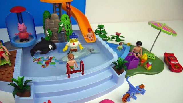 CROCODILE ATTACK!! McQueen Cars Peppa Pig SpongeBob Spider Man Toys & Playmobil Pool saved by HULK