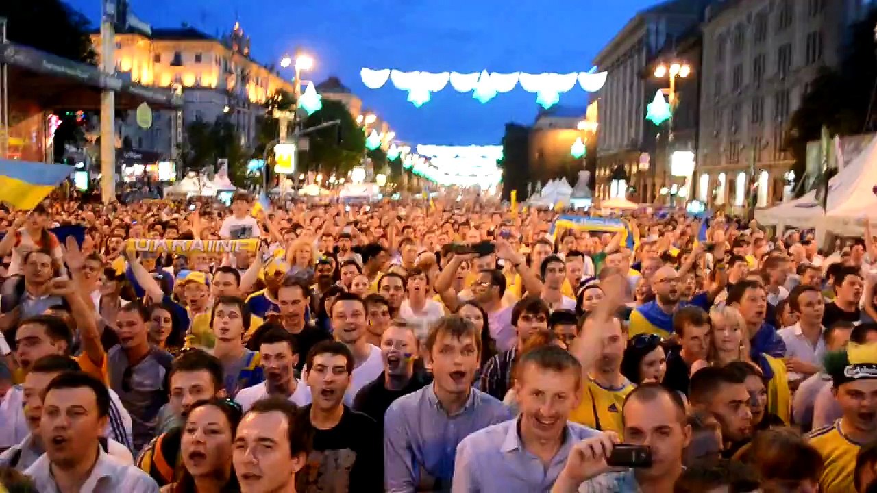 Україна-Швеція, Гімн України - Хрещатик! Київ)