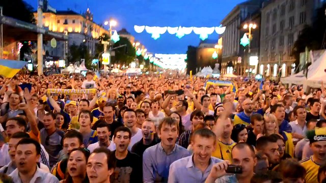 Україна-Швеція, Гімн України - Хрещатик! Київ)