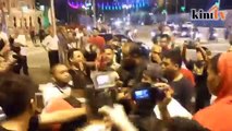 Peserta bergelut di protes duduk, 6 aktivis ditahan