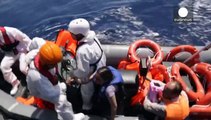 Al menos 25 muertos y cientos de desaparecidos al naufragar un barco cargado de inmigrantes clandestinos en aguas libias