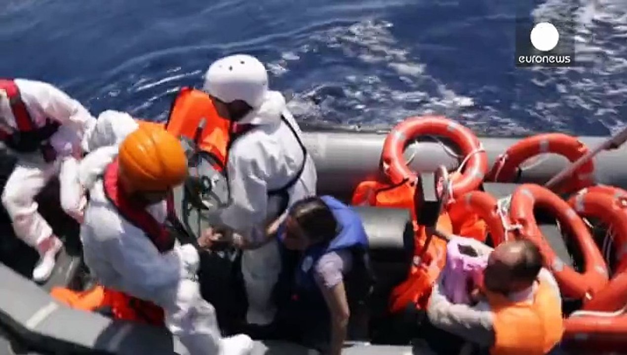 Νέα τραγωδία ανοιχτά της Λιβύης - Ανετράπη βάρκ...