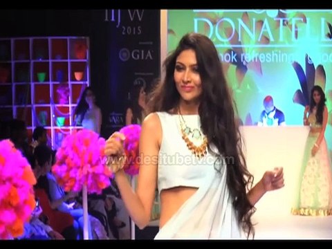 Beautiful Indian Models Walks The Ramp For GIA show at IIJW 2015