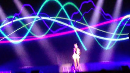 Ariana Grande Using the Mimu gloves Sunrise FL