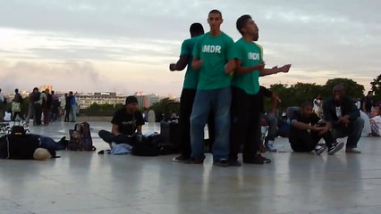 la dance sur  Trocadéro  Paris