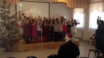 2012-12-30 Ziemassvētku dziesmas Svētdienas skolas eglītē.MOV
