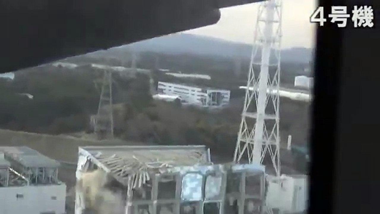 16日撮影の福島第一原発の3、4号機
