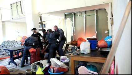 Israeli cop / police brutality during house eviction