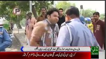Traffic Warden Fight on Lahore Mall Road