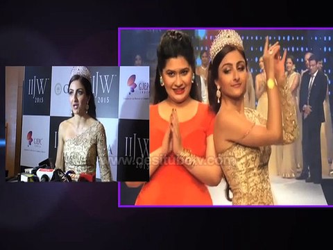 Soha Ali Khan was absolute royalty as she walked the ramp for designer Manali Jagtap at IIJW 2015