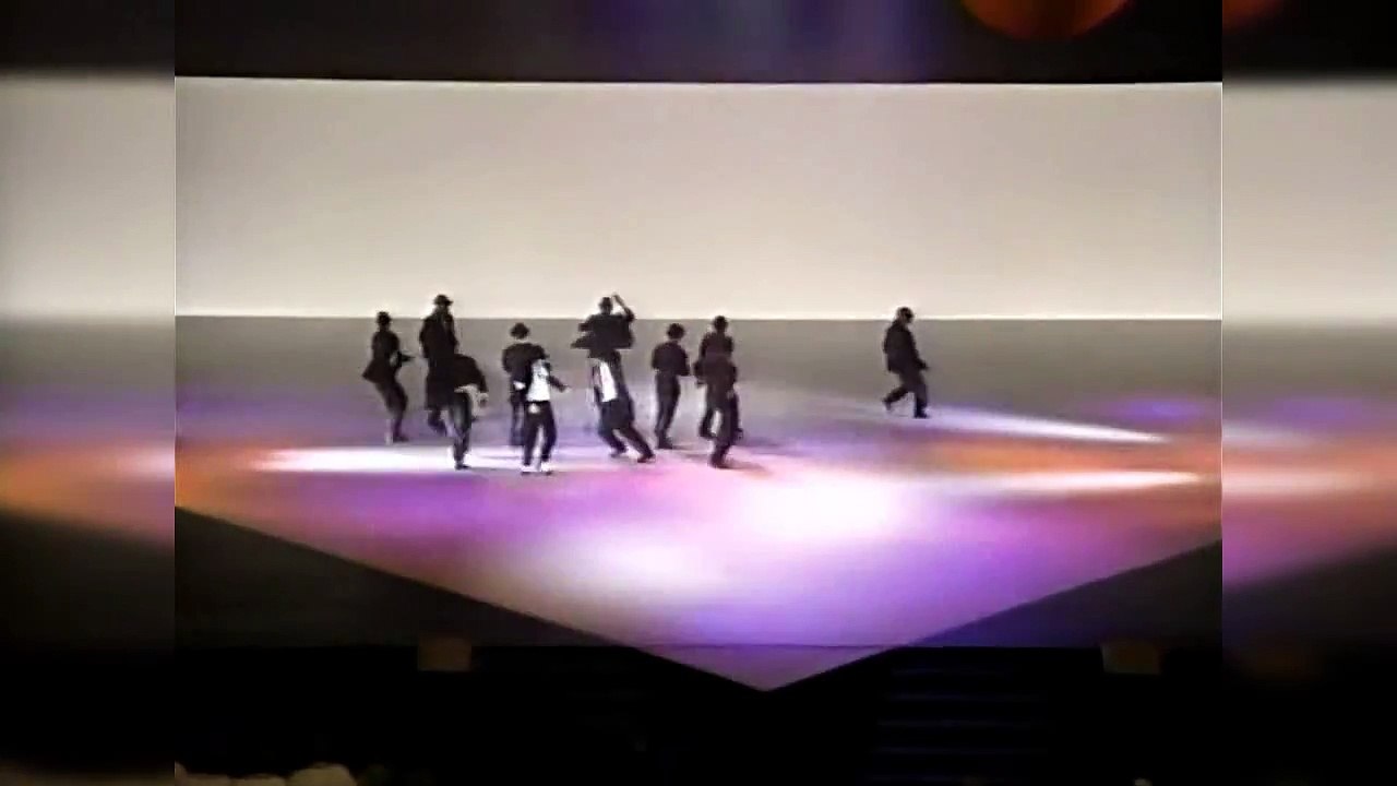 Michael Jackson | Dangerous, live at 'American Music Awards' 1993 (first 'Dangerous' performance)
