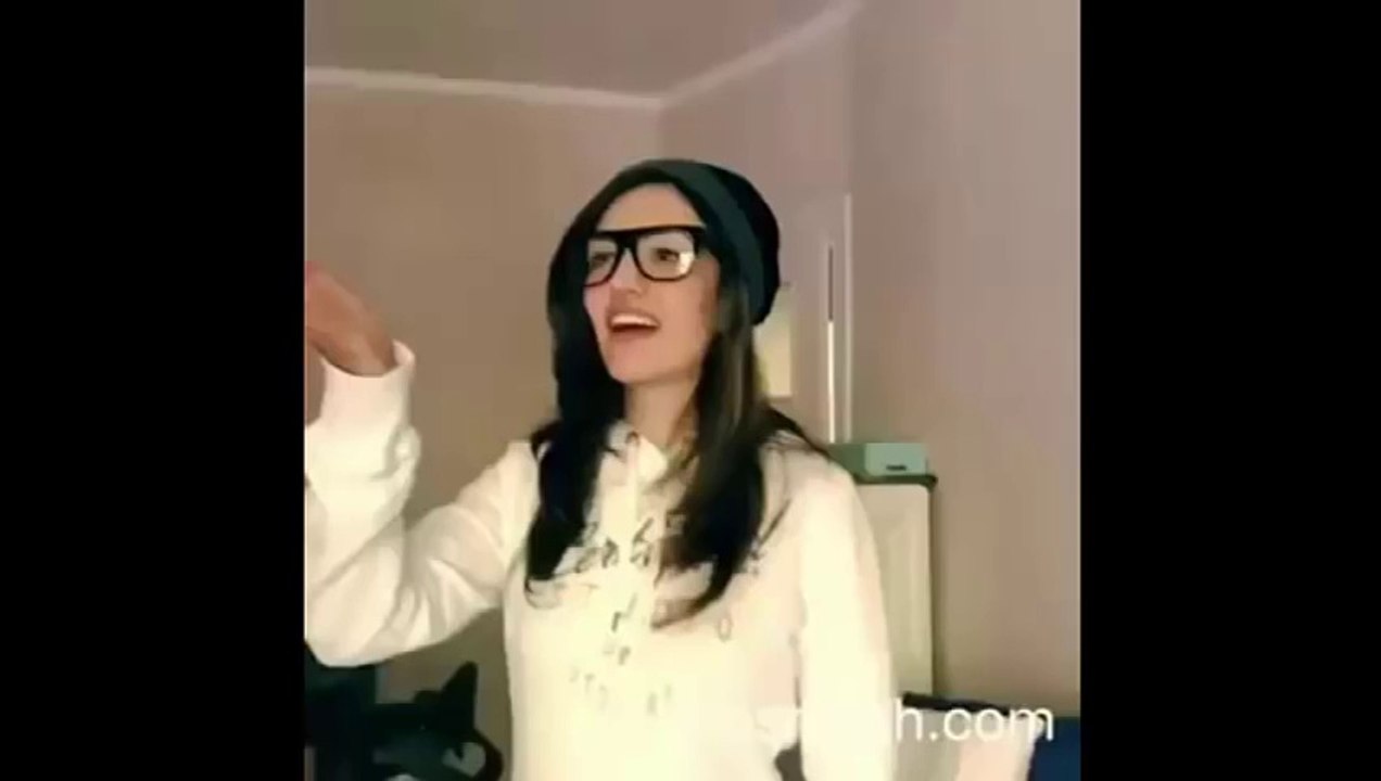 Girls Dubsmash Bollywood dialogues - part 3- Lip-sync going trending