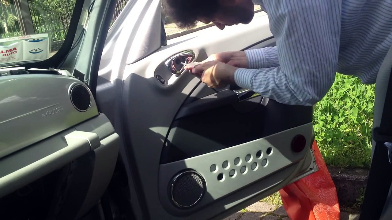 Removing the door panel on the Chrysler PT Cruiser (2006-2010)