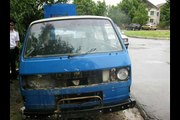 Un boschetar a fost depistat mort într-un automobil părăsit