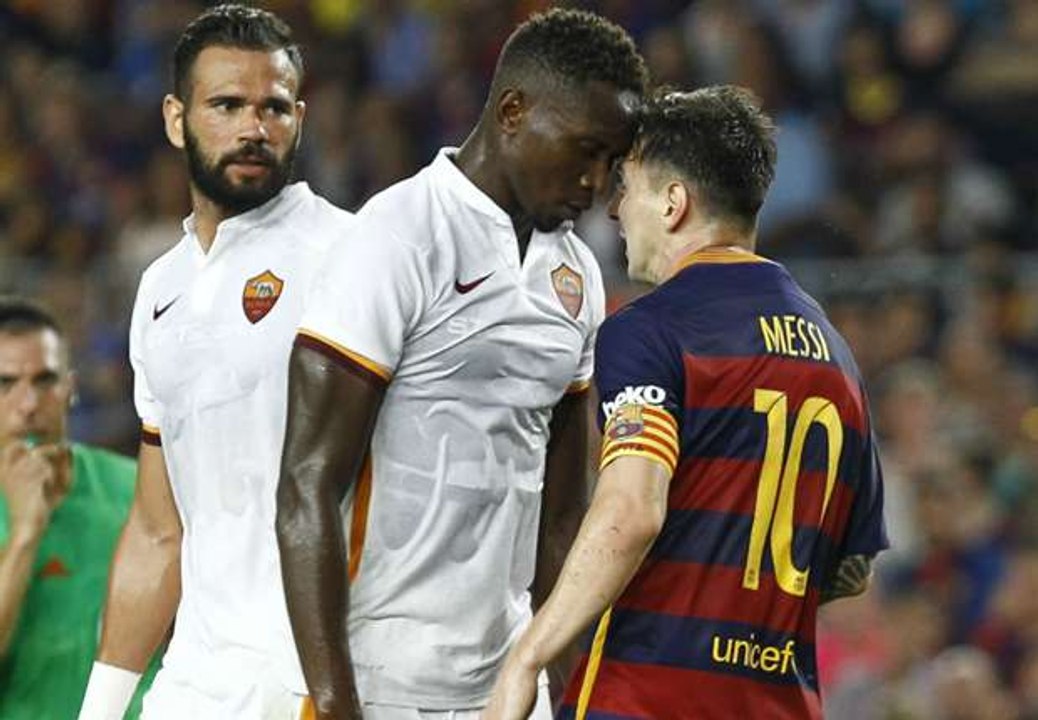 Lionel Messi Headbutts Mapou Yanga-Mbiwa ● FC Barcelona v AS Roma GAMPER TROPHY 2015 Crazy Fight