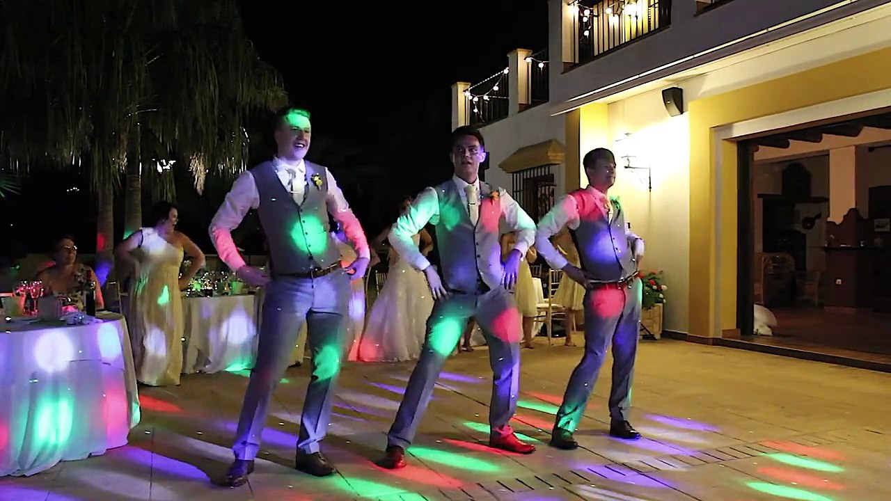 Un jeune couple de mariés se défonce pour sa première danse