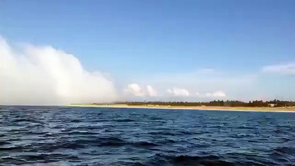 How beautiful weather and how Cool loking sky touching to the Sea unblieveable