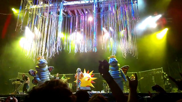 Cumbre Tajín 2015 Flaming Lips- Yoshimi Battles the Pink Robots Pt. 1