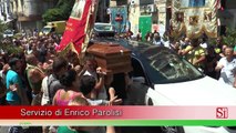 Napoli - I funerali di Luigi Galletta, la gente: 