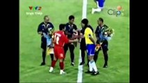 Ronaldinho đã làm khổ hàng phòng ngự ĐT Việt Nam như thế nào?