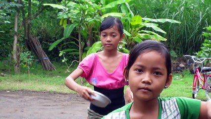 Young Balinese girls learn to dance