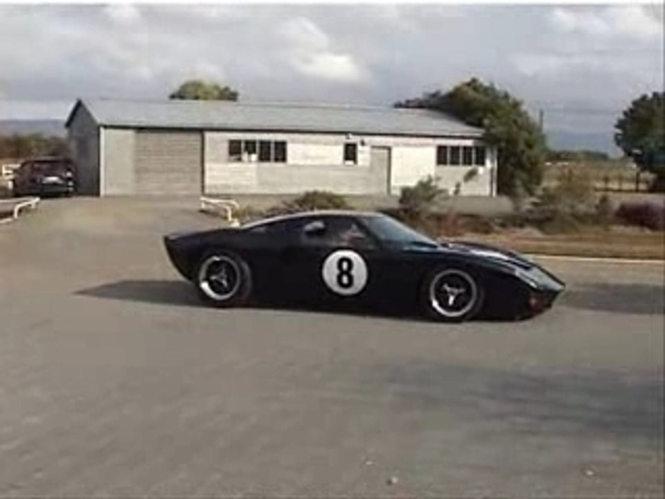 superbe ford gt40 quel bruit!!