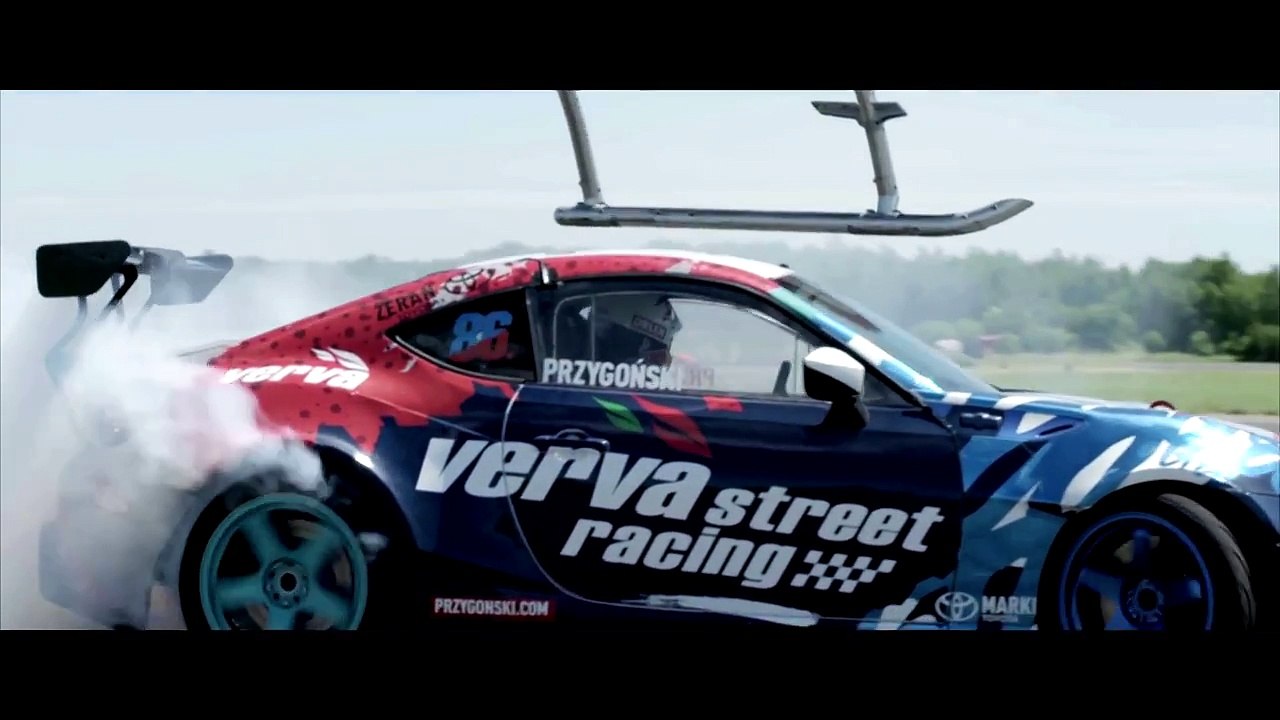 Halicoptère vs Voiture de rallye