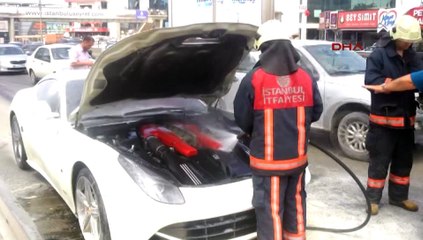 Yanan Ferrari E-5 Karayolu'nu kapadı