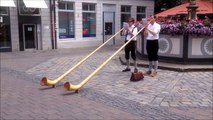 Trompeter am Martin-Luther-Platz vor St. Gumbertus