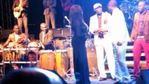 Amy Colle a recu les conseilles de Youssou Ndour en pleine Concert du 1er janvier 2015 au CICES