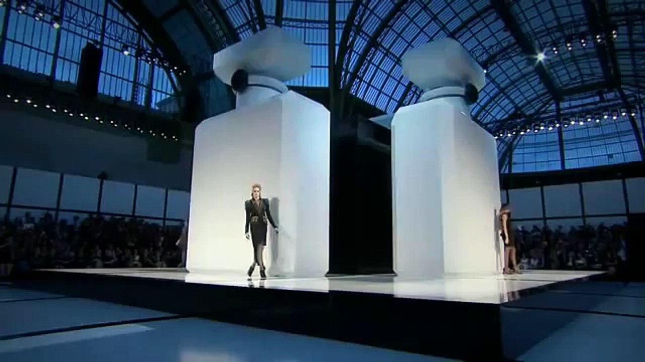 Chanel Haute Couture Fall Winter 2009 / 2010 Full Fashion Show